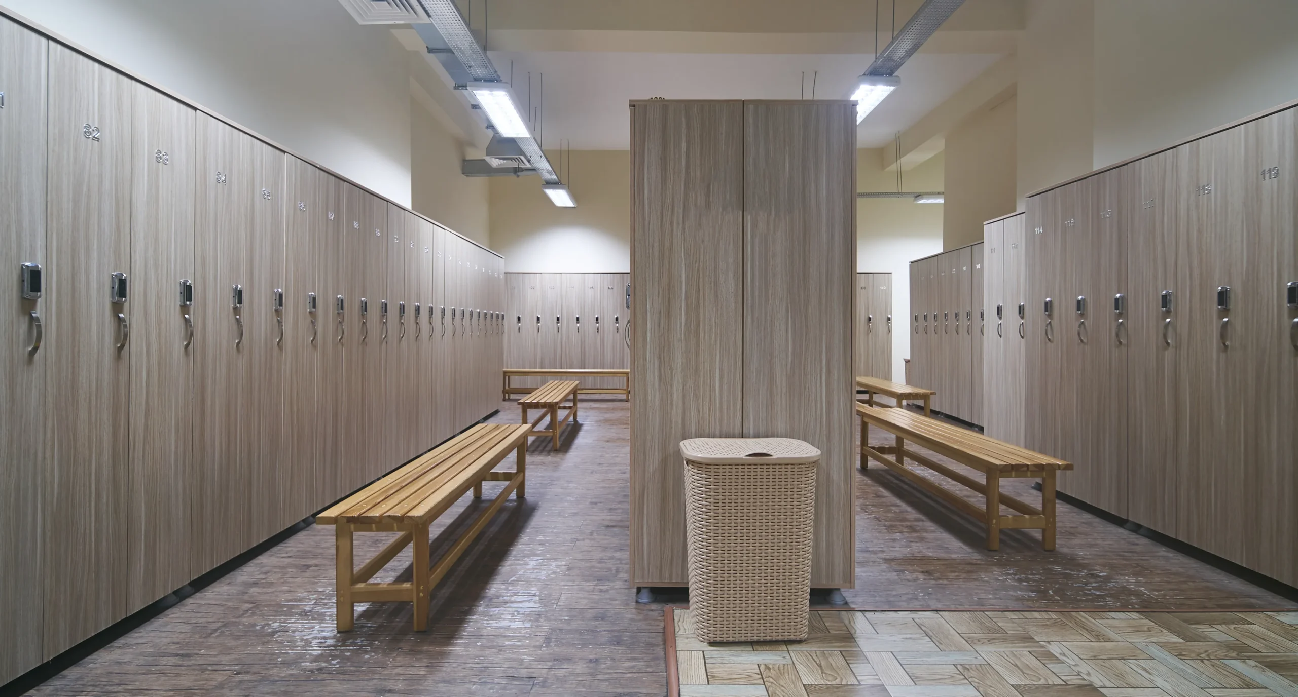 Umkleiden und Duschen